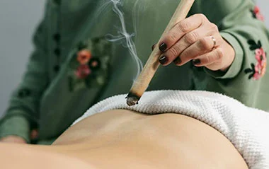 Tratamiento corporal con pincel terapéutico