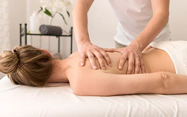 Masaje descontracturante en espalda